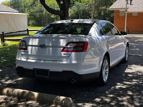 Used 2018 Ford Taurus SE image 4