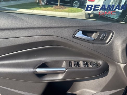 Used 2019 Ford Escape SE image 12