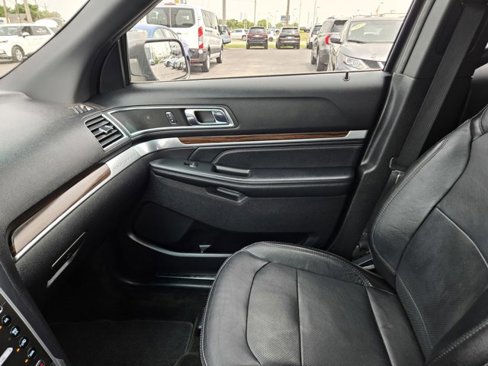 Used 2018 Ford Explorer Limited image 15