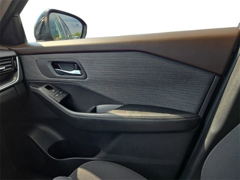 Used 2022 Nissan Rogue SV image 18