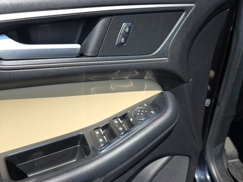 Used 2019 Ford Edge SEL image 11