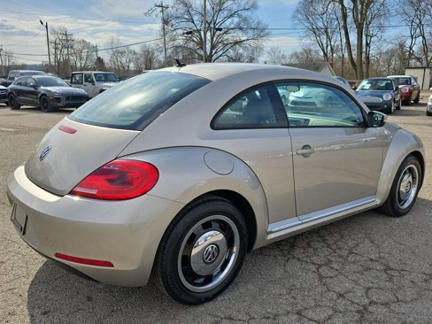 Used 2012 Volkswagen Beetle 2.5 image 2