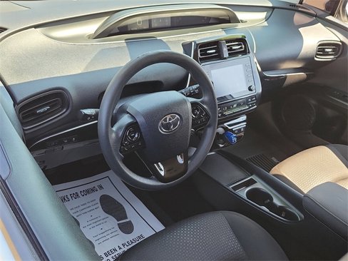 Used 2021 Toyota Prius LE image 6