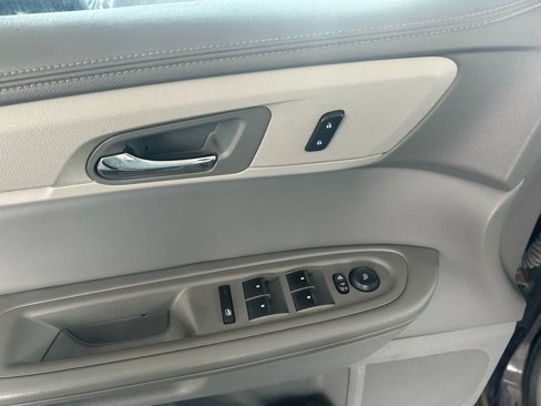 Used 2015 Chevrolet Traverse LS image 17