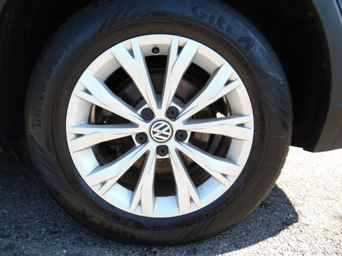 Used 2018 Volkswagen Tiguan SE w/ Panoramic Sunroof Package image 28
