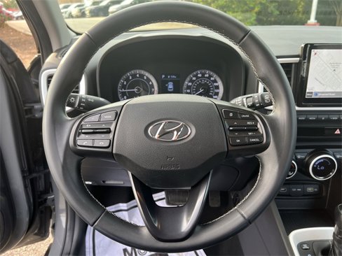 Used 2022 Hyundai Venue Limited image 14
