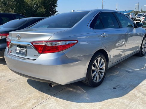 Used 2017 Toyota Camry SE image 3
