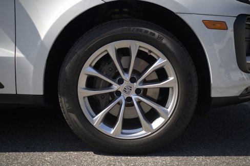 Certified 2023 Porsche Macan image 14