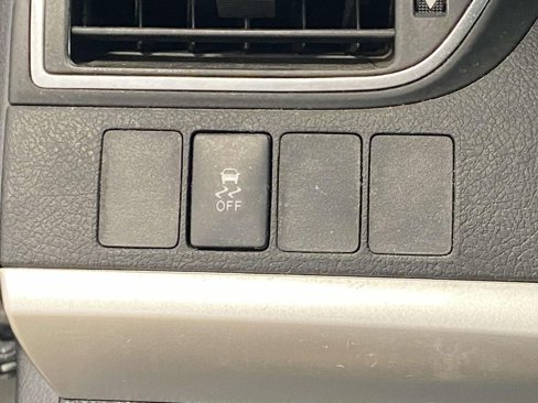 Used 2017 Toyota Camry SE image 16