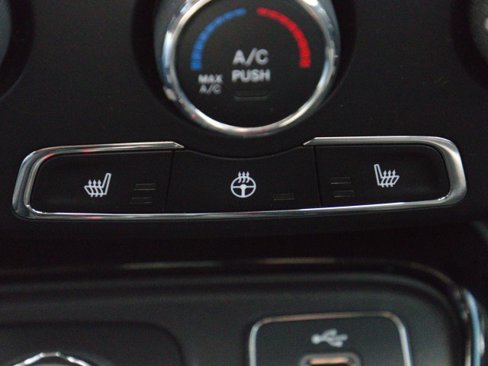 Used 2018 Jeep Compass Latitude image 23
