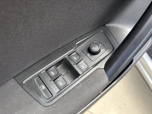 Used 2021 Volkswagen Tiguan S image 12