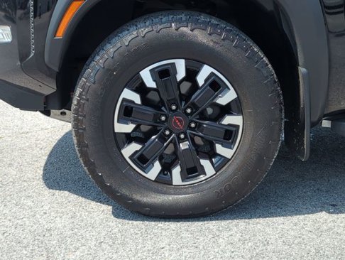 Used 2022 Nissan Frontier PRO-4X w/ Technology Package image 16
