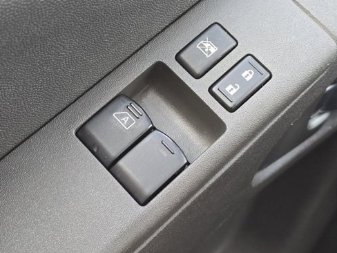 Used 2021 Nissan Frontier SV image 12