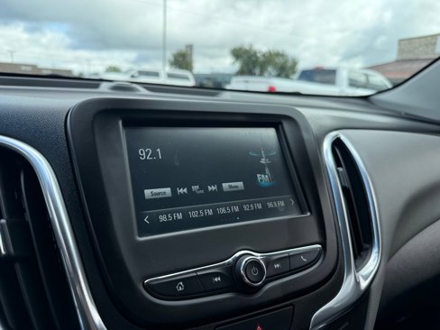 Used 2018 Chevrolet Equinox LS image 31