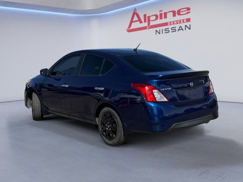 Used 2018 Nissan Versa SV image 3