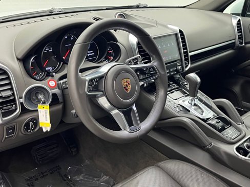 Used 2017 Porsche Cayenne Platinum Edition image 4
