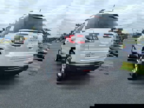 Used 2016 GMC Acadia SLE image 4