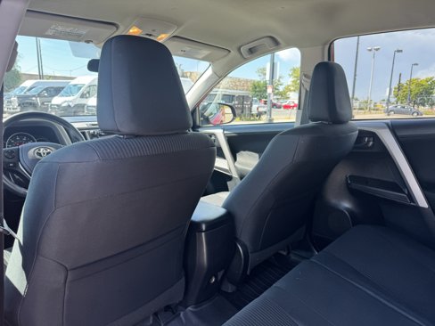 Used 2016 Toyota RAV4 LE image 14