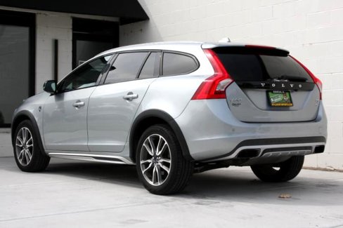 Used 2015 Volvo V60 T5 Cross Country image 9