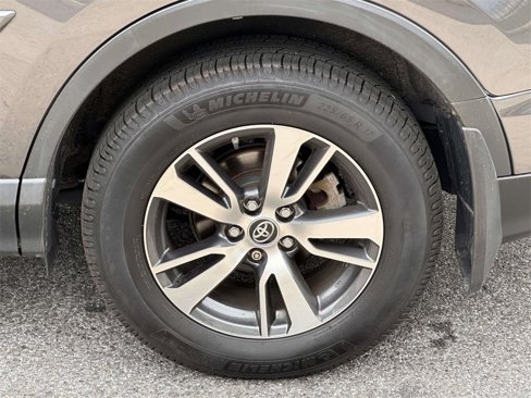Used 2018 Toyota RAV4 XLE image 12