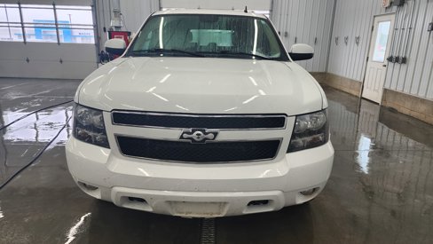 Used 2008 Chevrolet Suburban LT w/ LT Preferred Equipment Group image 2