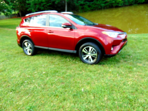 Used 2018 Toyota RAV4 XLE image 7