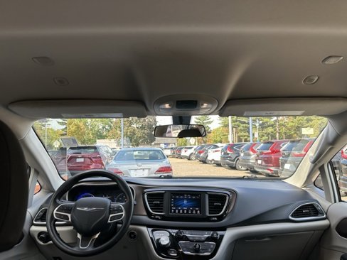 Used 2021 Chrysler Voyager LX image 13