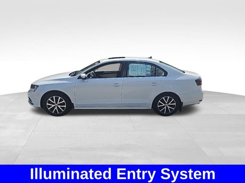 Used 2017 Volkswagen Jetta SE image 9