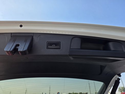 Used 2019 Volkswagen Atlas SEL Premium image 32