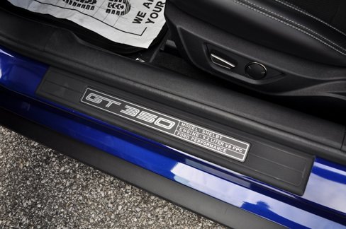 Used 2016 Ford Mustang Shelby GT350 w/ Technology Package image 31
