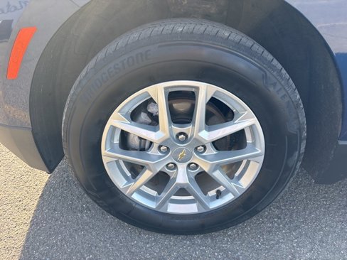 Used 2022 Chevrolet Equinox LT image 2