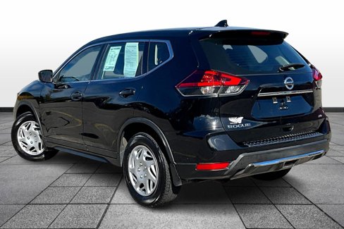 Used 2018 Nissan Rogue S image 2