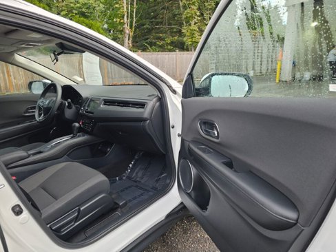 Used 2021 Honda HR-V EX image 12
