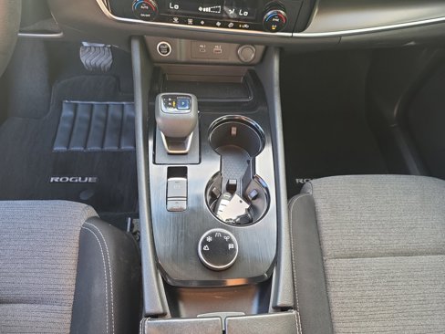 Used 2022 Nissan Rogue SV image 22