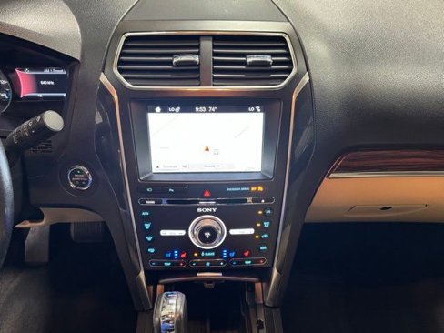 Used 2017 Ford Explorer Limited image 17
