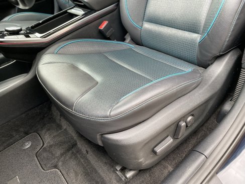 Used 2022 Kia Niro EX Premium w/ Cold Weather Package image 26