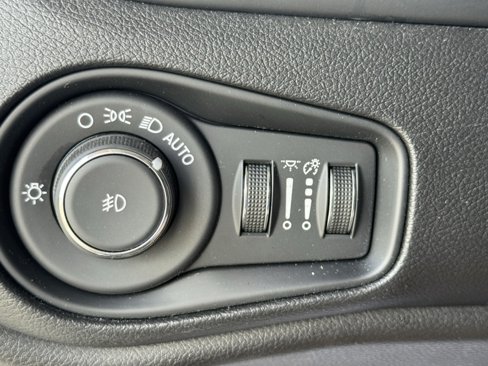 Used 2020 Jeep Renegade Altitude image 29