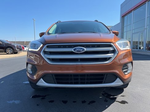 Used 2017 Ford Escape SE w/ Equipment Group 201A image 2