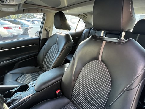Used 2018 Toyota Camry SE image 18