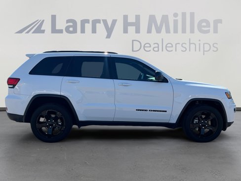 Used 2019 Jeep Grand Cherokee Laredo image 6