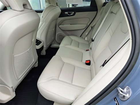 Used 2022 Volvo XC60 B5 Inscription w/ Climate Package image 23