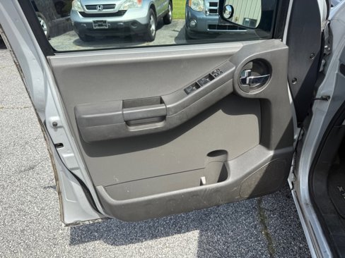Used 2012 Nissan Xterra X image 11