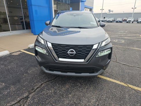 Used 2023 Nissan Rogue SV image 2