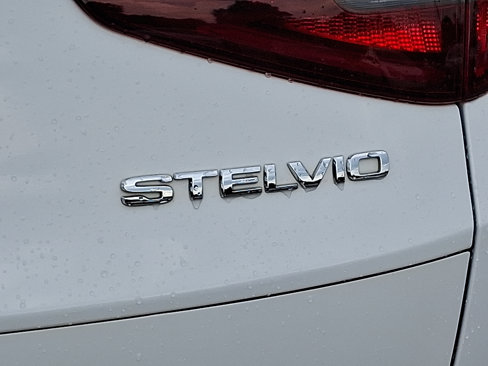 Used 2018 Alfa Romeo Stelvio Ti image 31