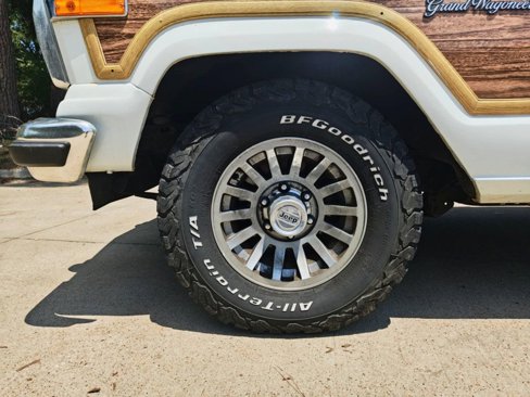 Used 1989 Jeep Grand Wagoneer image 17