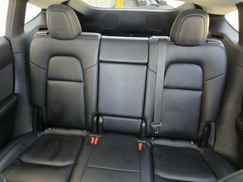 Used 2020 Tesla Model Y Long Range image 34