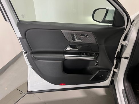 Used 2021 Mercedes-Benz GLA 250 4MATIC w/ Premium Package image 15