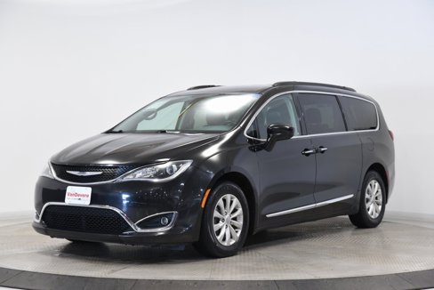 Used 2017 Chrysler Pacifica Touring-L image 3
