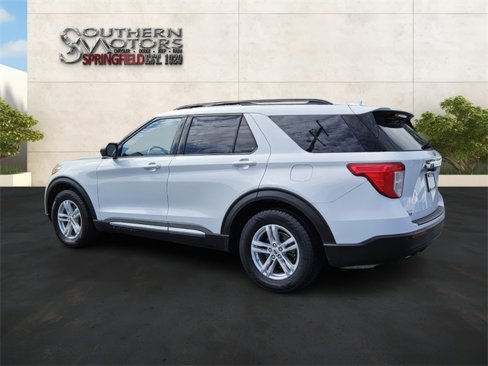 Used 2020 Ford Explorer XLT image 3