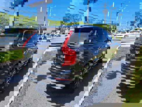 Used 2022 Volvo XC90 T6 Momentum w/ Climate Package image 5